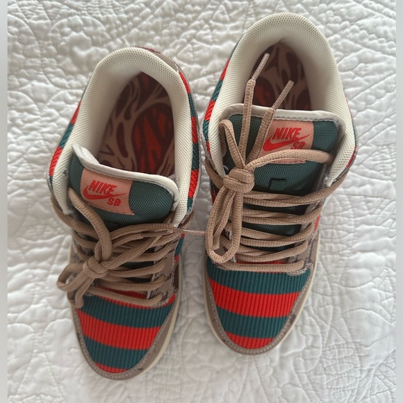 Nike SB Dunks red/khaki/green Freddy Krueger Women’s 8 - Picture 6 of 7